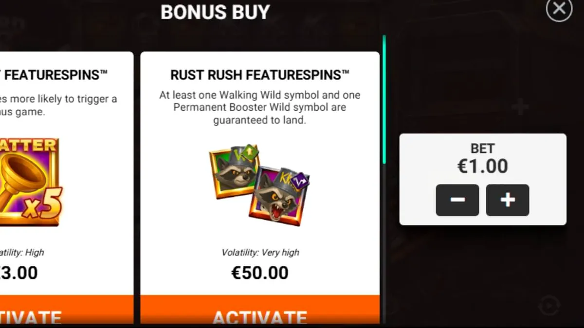 Tampilan visual slot Junkyard Kings 2 dengan tema rakun dan tumpukan barang rongsokan